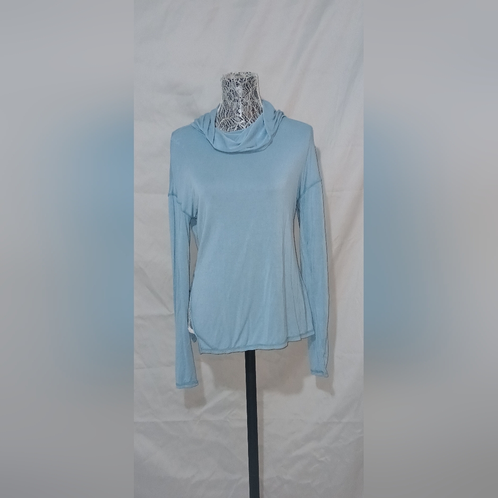 GAIAM Light Blue Long Sleeve Top
